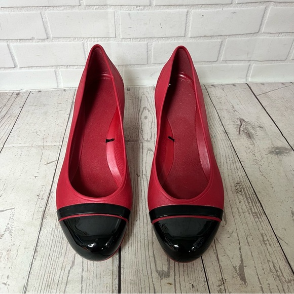 Crocs Cap Toe Wedge Heel Red Black Wedges Women Size 9 - Picture 3 of 8